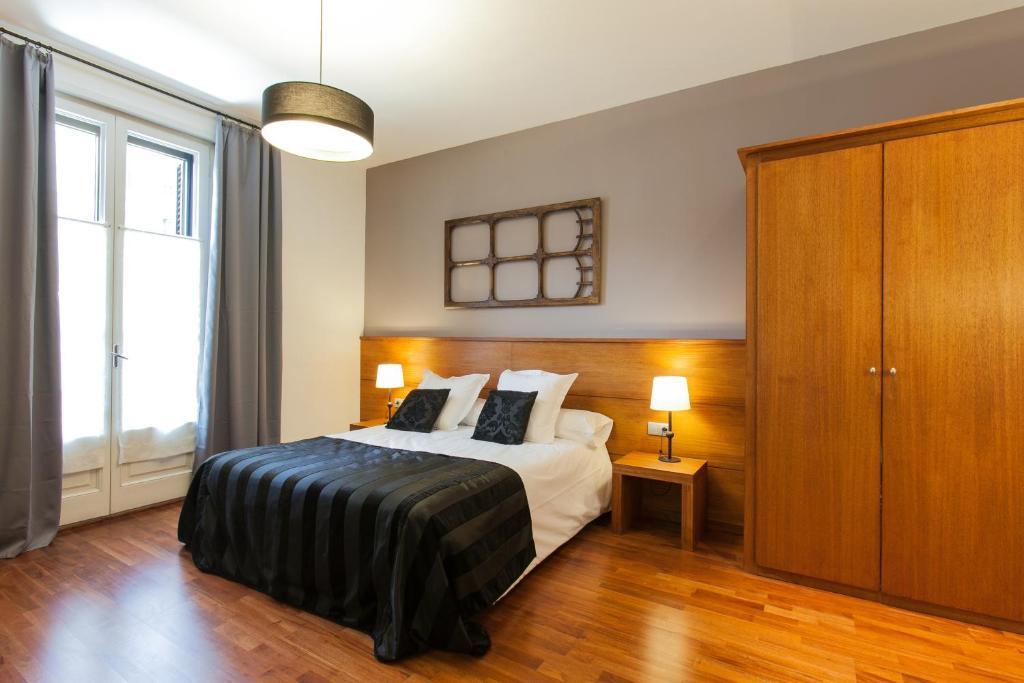 شقة برشلونة  في سيرينيا أبارتمنتوس رامبلاس - بلاسا كاتالونيا الغرفة الصورة